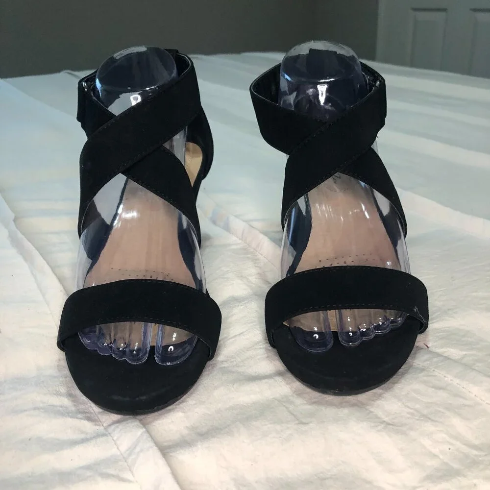 Solanz Women's black faux suede open-toe‎ wedge strappy sandals size 8M